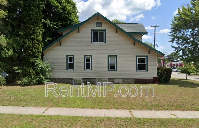 Building Photo - 703 E Chippewa St