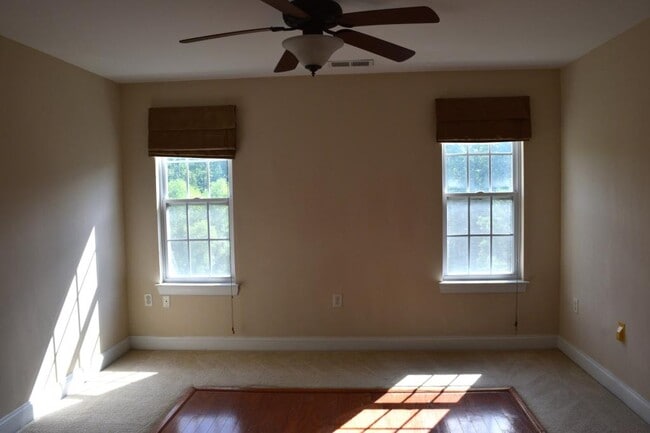 Building Photo - 6321 Park Creek Dr