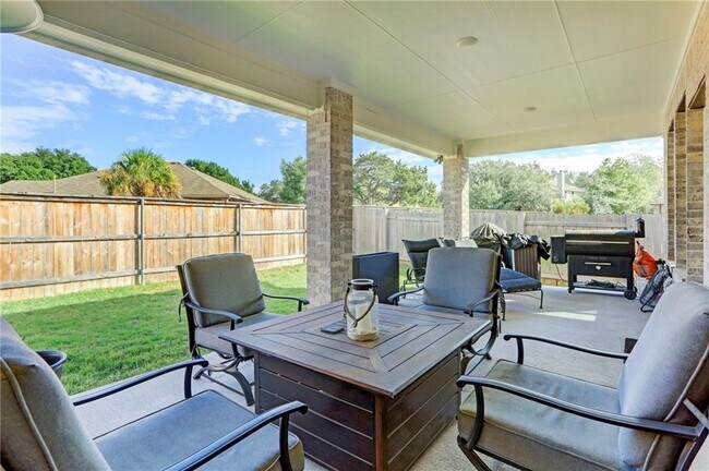 Building Photo - 3208 Bravo Dr