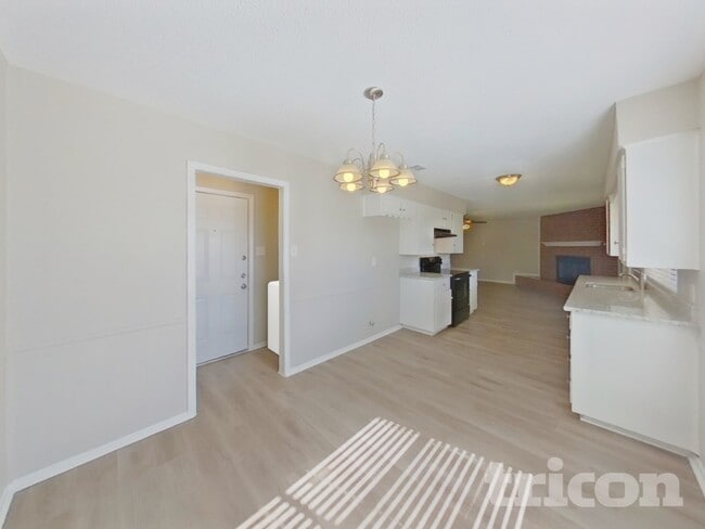 Building Photo - 1012 Wembley Rd