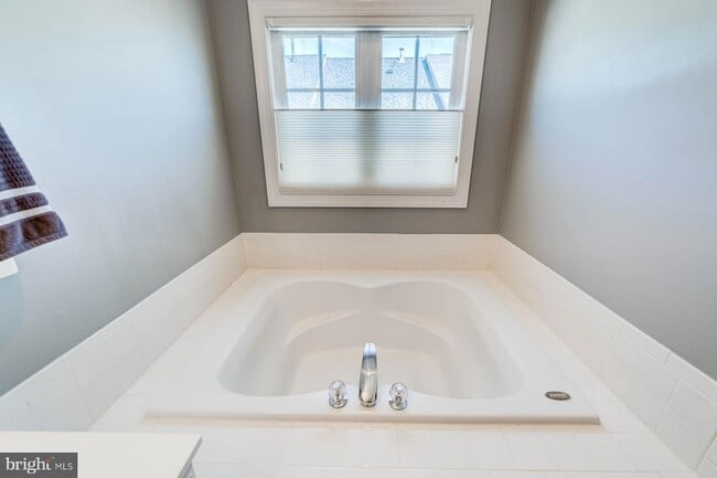 Building Photo - 947 Harrison Cir