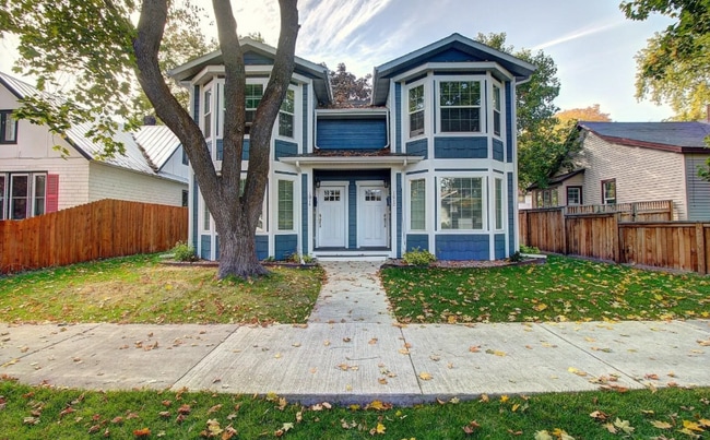 Primary Photo - 1012 2nd Ave E