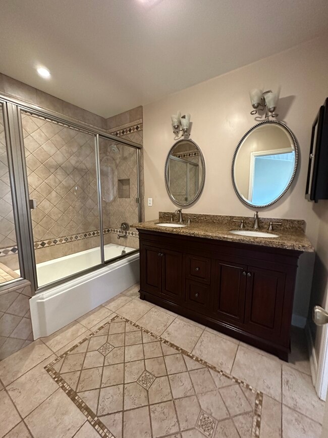 Building Photo - 1316 Granvia Altamira