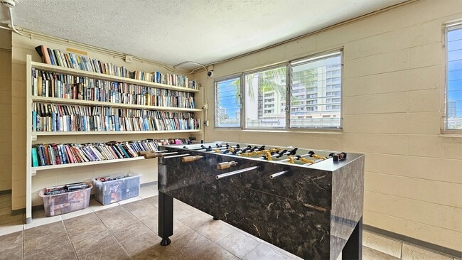 Building Photo - 2211 Ala Wai Blvd