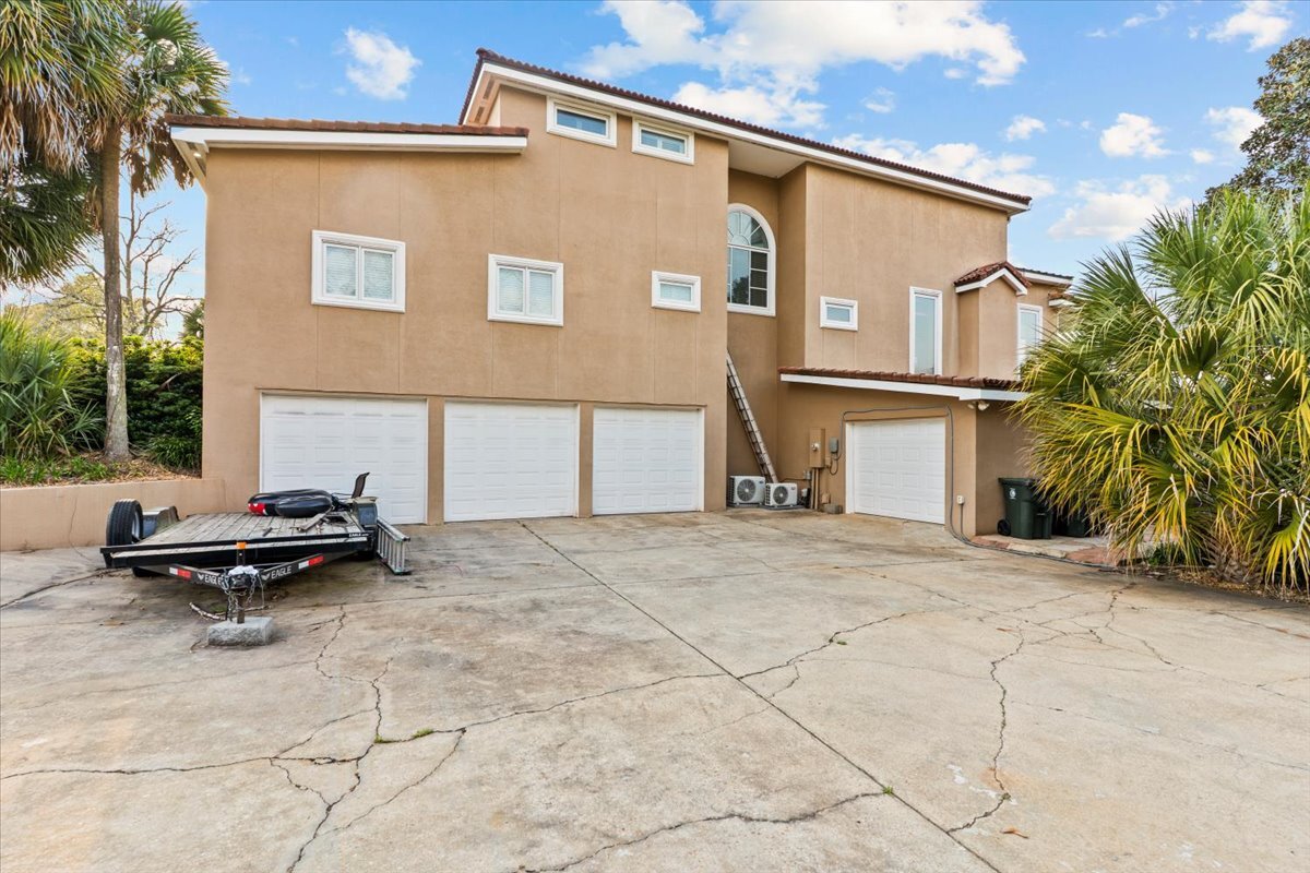 Building Photo - 200 Asphodel Dr