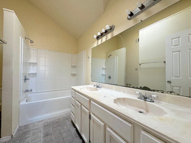 Building Photo - West El Paso 3bed/2Bath refrig A/C Home