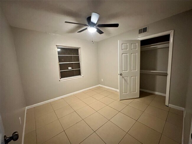 Building Photo - 1511 Greenbriar Ave