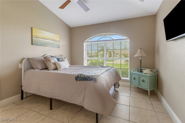 Building Photo - 2236 SW 27th St