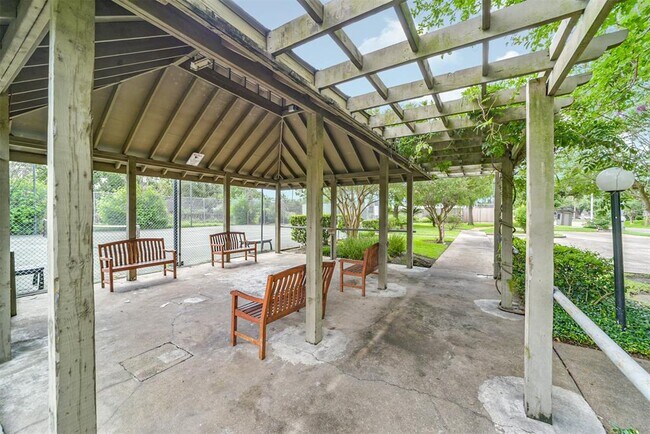 Building Photo - 9345 Westwood Village Dr
