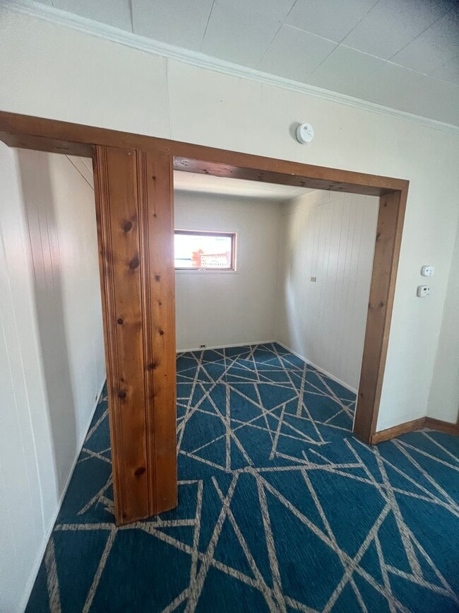 Building Photo - Updated 4 Bedroom House