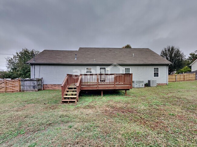 Building Photo - 200 Priest View Dr