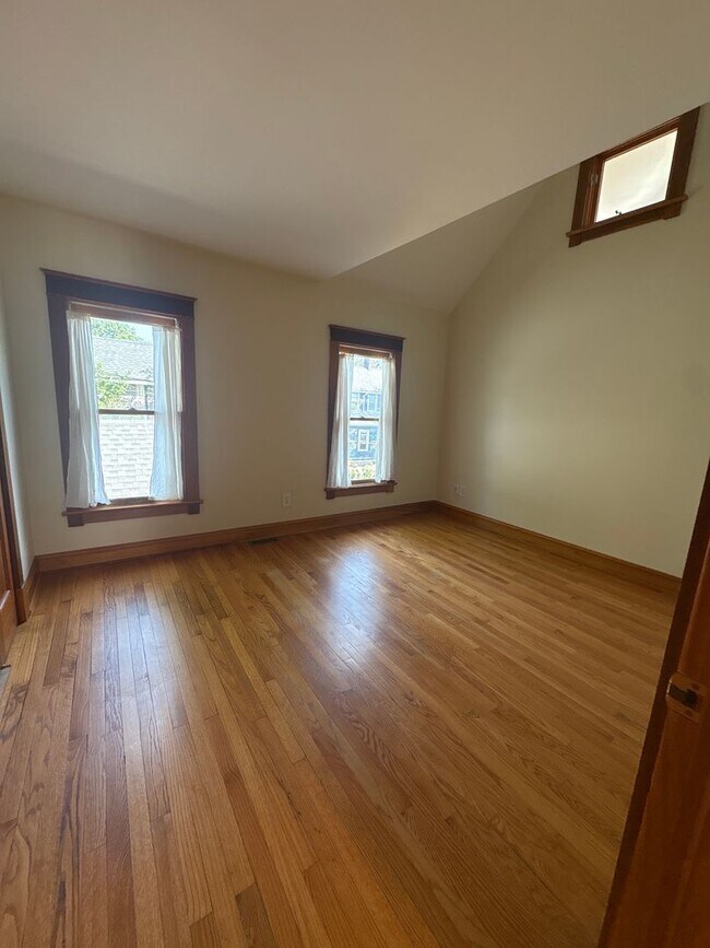 Building Photo - Renovated single family home for rent