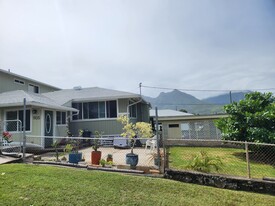 Building Photo - 1105 Nanialii St