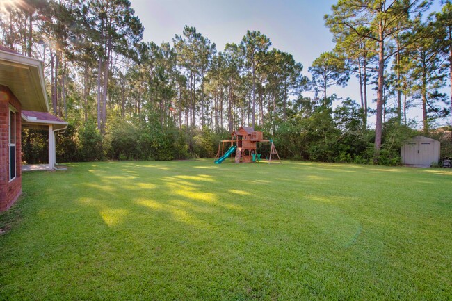 Building Photo - Stunning Craftsman Home by the Golf Course