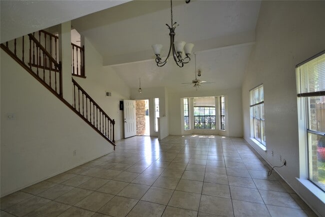 Building Photo - 12410 Meadow Briar Dr