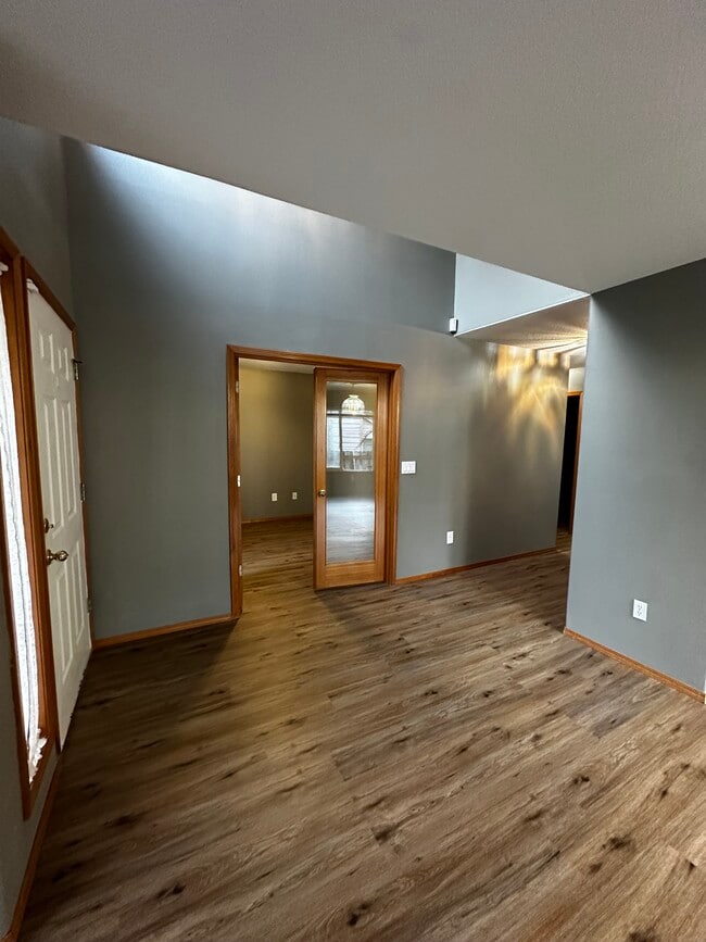 Building Photo - 15016 Saint Andrews Dr