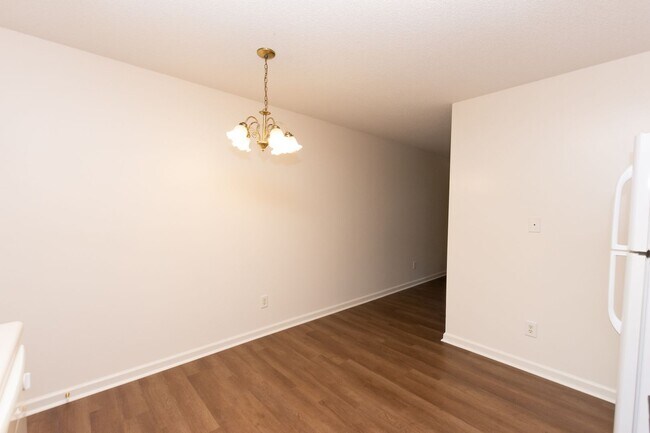Building Photo - 241 Lakewood Dr