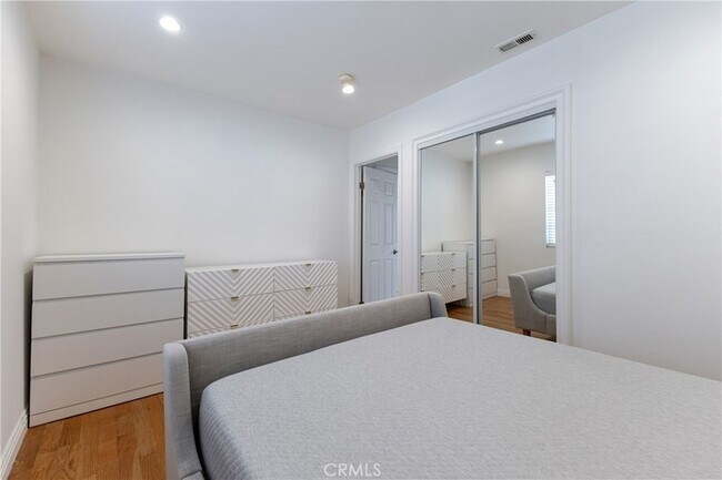 Building Photo - 1217 Elm Ave