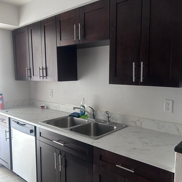 Building Photo - 14106 Village View Dr