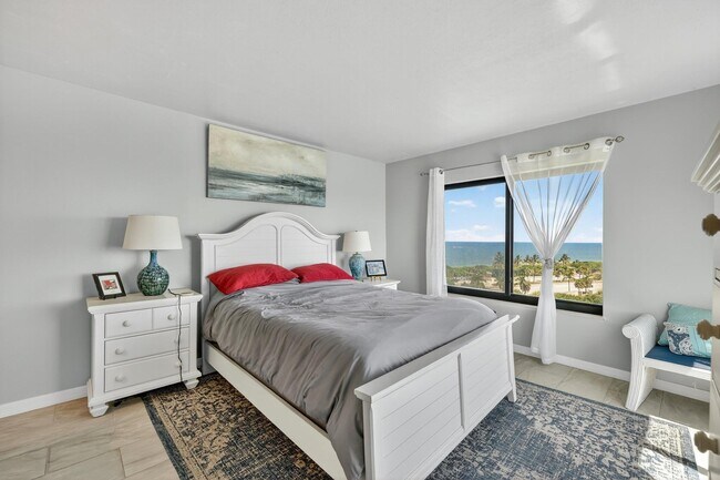 Building Photo - 801 S Ocean Dr