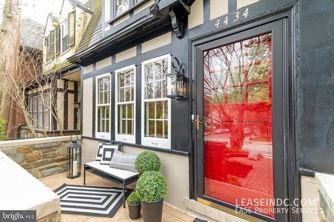 Building Photo - 4434 Reservoir Rd NW