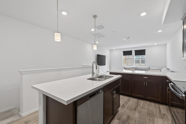 Building Photo - 2629 S Equestrian Dr
