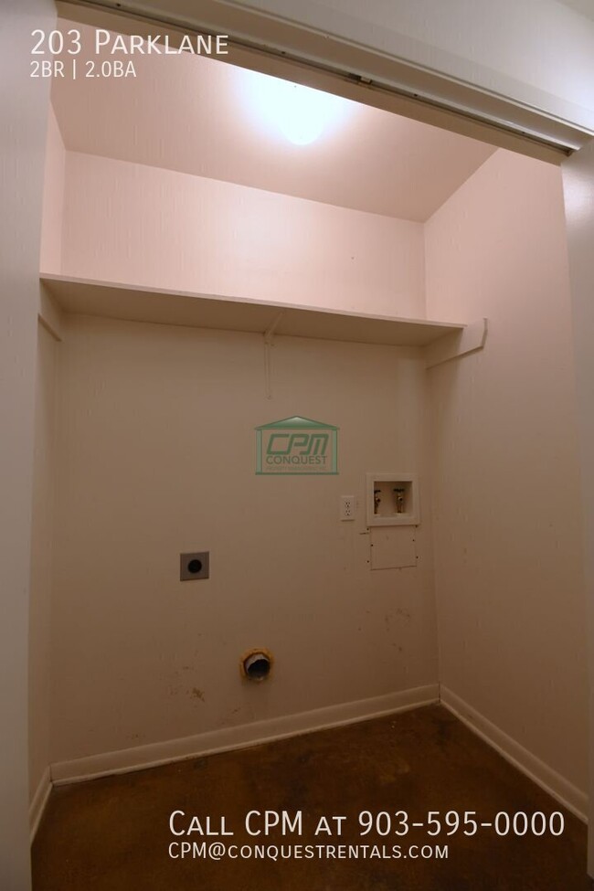Building Photo - 203 Parklane-