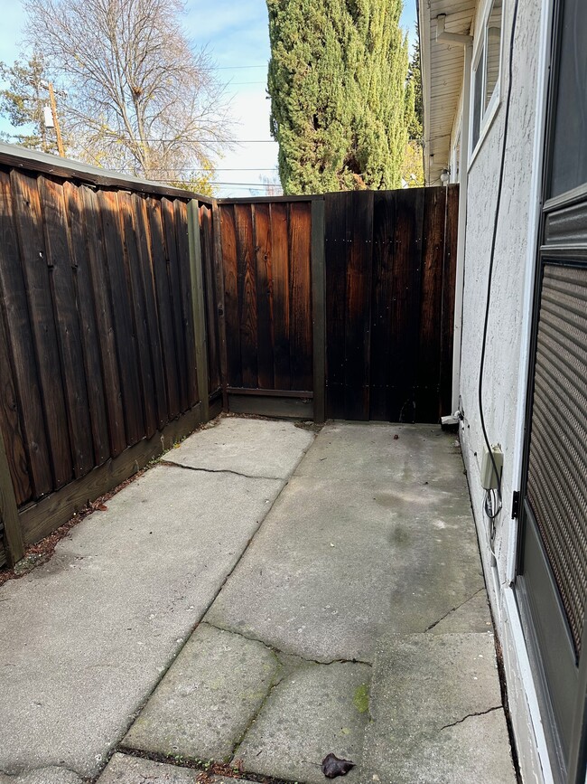 Private rear patio - 3321 Alma St