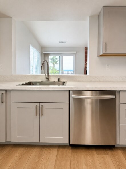 Building Photo - 245 Voyager Dr