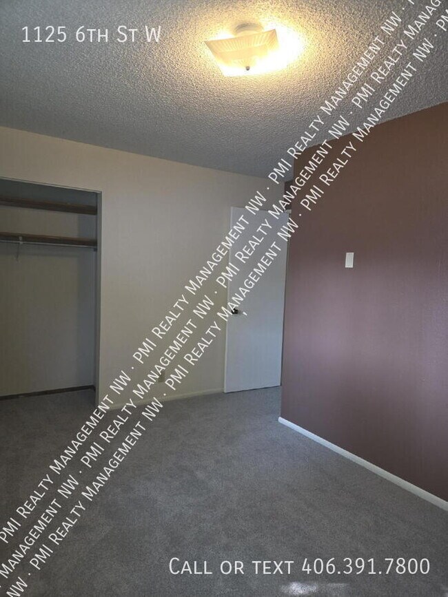 Building Photo - 1125 6th St W