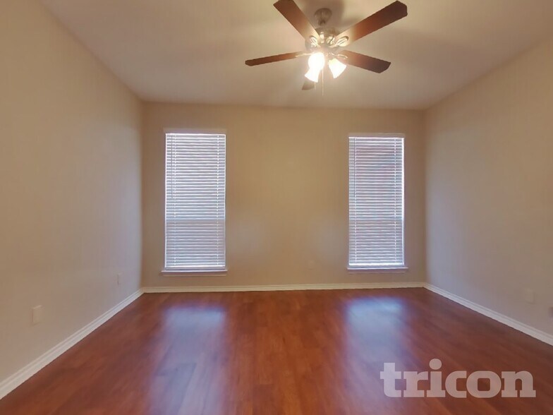 Building Photo - 3729 Summersville Ln