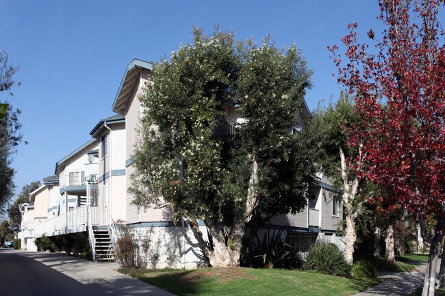 Primary Photo - 1075 Loma Ave