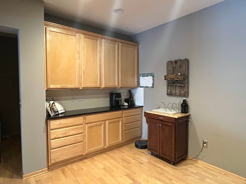 Kitchen - 1510 Zarthan Ave S. #105