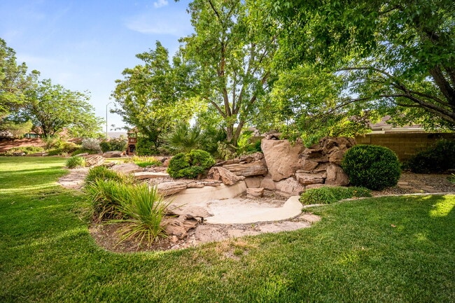Building Photo - "Spacious 4-Bedroom, 4.5 Bathroom 4792 sq. ft. Retreat with Scenic Views and Cozy Fireplace in St...