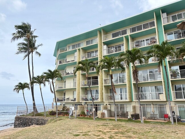 Building Photo - Makaha Shores - Two Bedroom