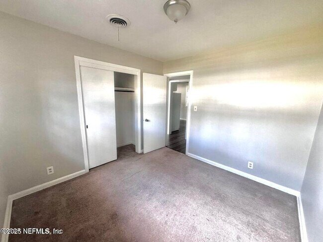 Building Photo - 6422 Solandra Dr