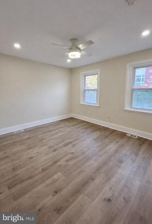 Building Photo - 22 Maple St