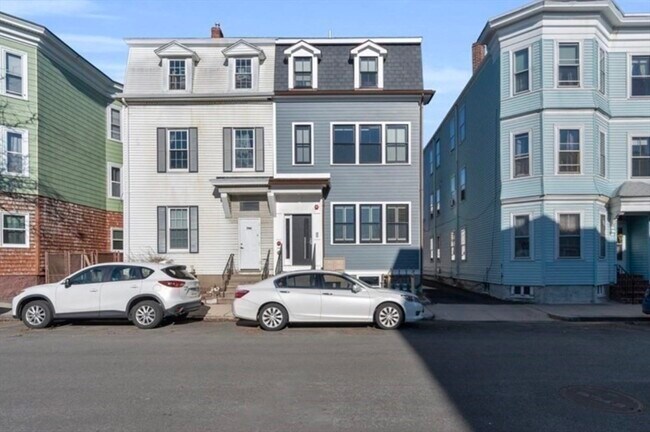 Building Photo - 708 E 6th St