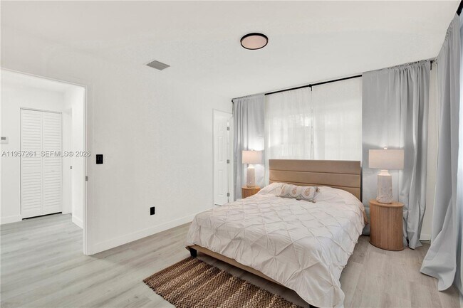 Building Photo - 51 NE 56th Ct