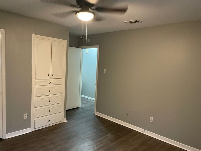 Building Photo - 6172 Whitman Ave