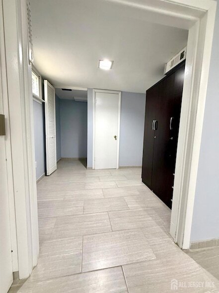 Building Photo - 265 Newman St