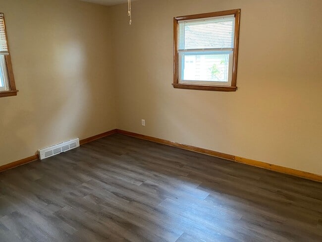 Building Photo - 4 bed 2 bath single family home in Merrill