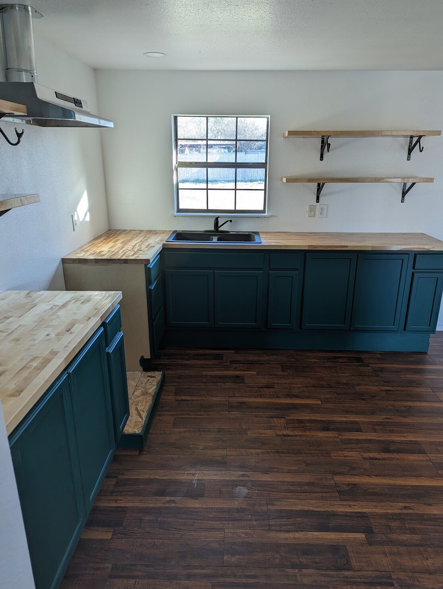 kitchen - 107 W Mesquite St