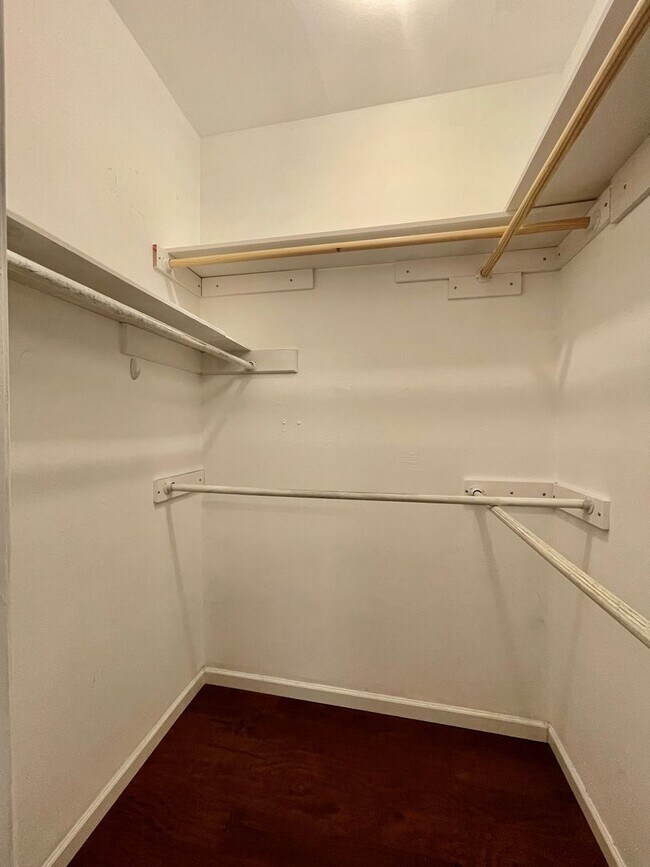 Building Photo - Centrally Located Condo - 2 Bedroom and 2 ...