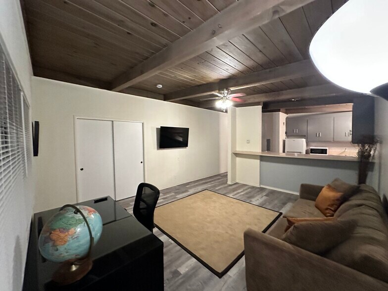 Building Photo - 1011 2nd St