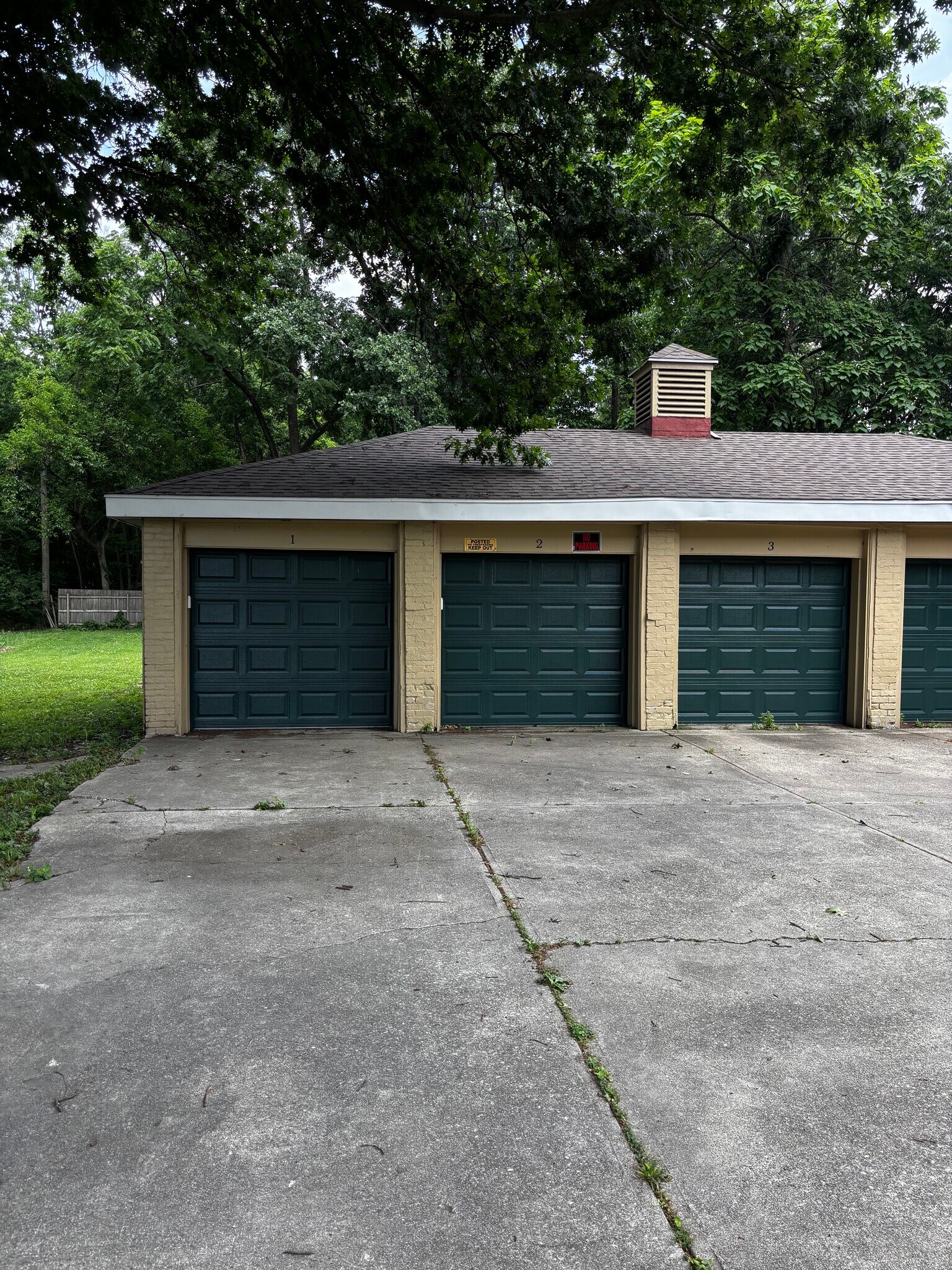 Building Photo - 4124 Kirby Ave