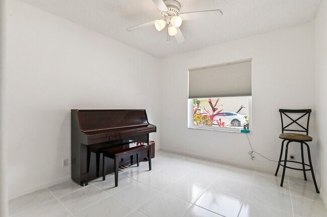 Building Photo - 5690 Green Island Dr