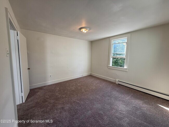 Building Photo - 949 Carmalt St