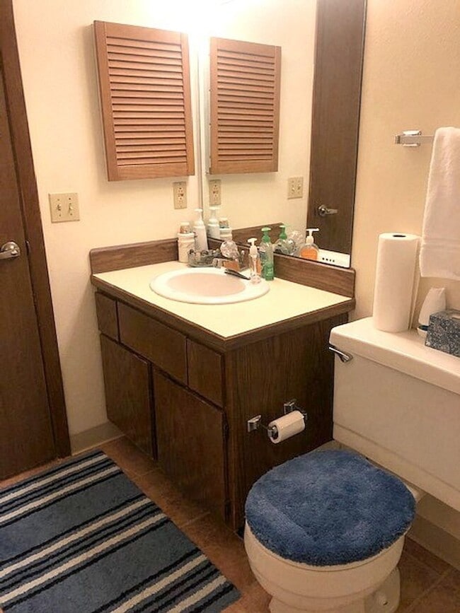 Building Photo - Quiet, Furnished 2BR Retreat – Ideal for R...