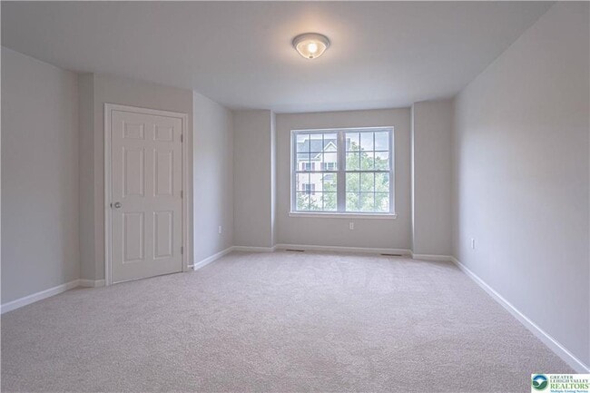 Building Photo - 746 Blue Heron Dr